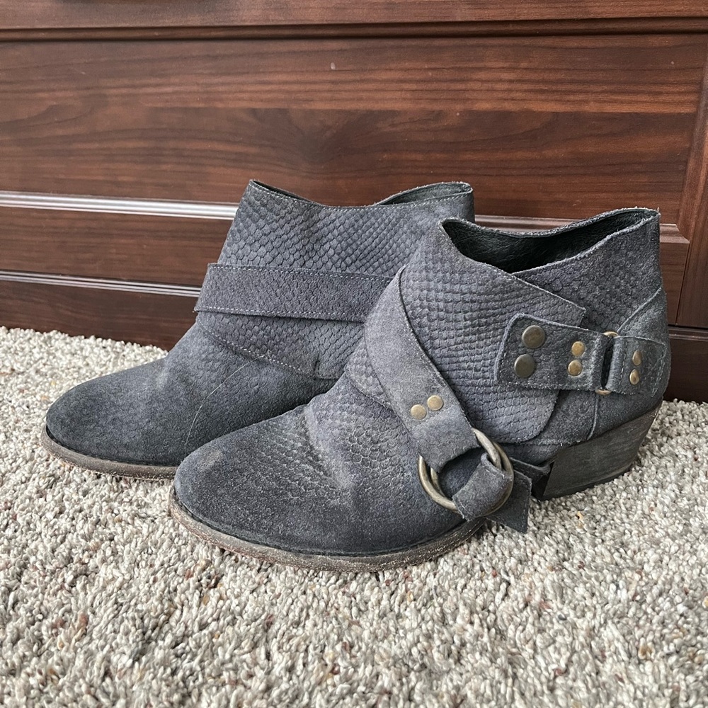 Ankle boots